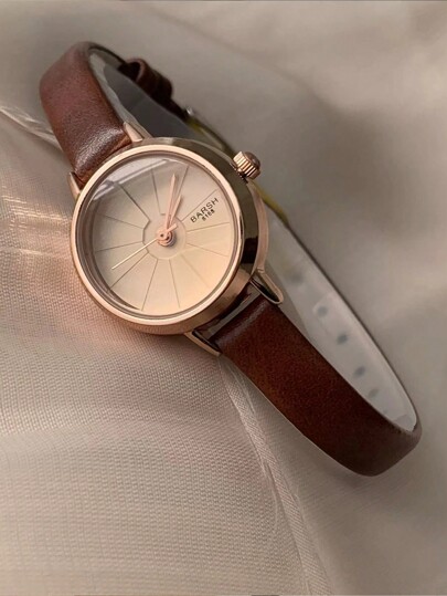 Relógio de quartzo moderno, minimalista, com pulseira de couro vintage, mostrador pequeno e mecanismo de quartzo de alta qualidade para meninas.
