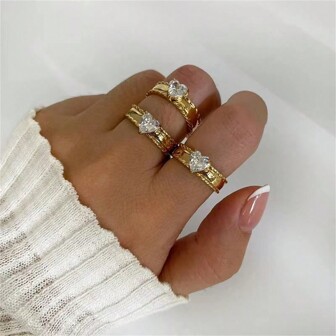 Aritio 1 件复古 18K 镀金不锈钢心形戒指，带方晶锆石装饰，适合女性日常佩戴、婚礼和情人节礼物