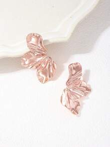 1 Pair Of Painted Metallic Flower Earrings Valentines - Rose Gold - View 3