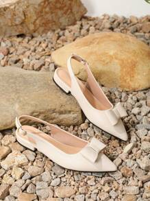 Mocassino a tacchi bassi e robusti con punta appuntita e decorazione a fiocco per donne, adatto per il lavoro e luso quotidiano