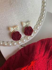 Pendientes de flores en forma de C de pétalos de terciopelo, aretes de alta gama y lujosos, elegantes y sofisticados accesorios para el oído en rojo para mujeres, para otoño/invierno. - Rosa Fucsia - Ver 10