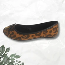 Balerina / Flats / Balerina para dama con estampado animal print leopardo con detalle de moño con dije en la punta - Multicolor - Ver 10