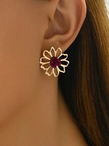 1 Pair Fashionable Minimalist Hollow Flower Stud Earrings