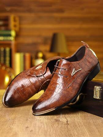 Brittisk stil herr med spetsad tå snörning Low-Top Casual Dress Shoes, andningsbar mjuk sula, ny design Business läderskor (kör en storlek större)