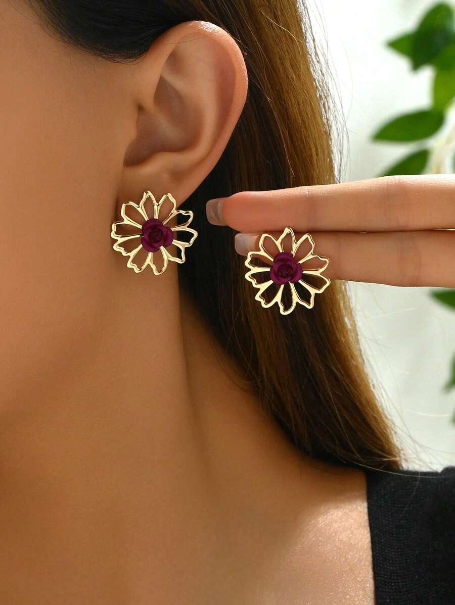 1 Pair Fashionable Minimalist Hollow Flower Stud Earrings