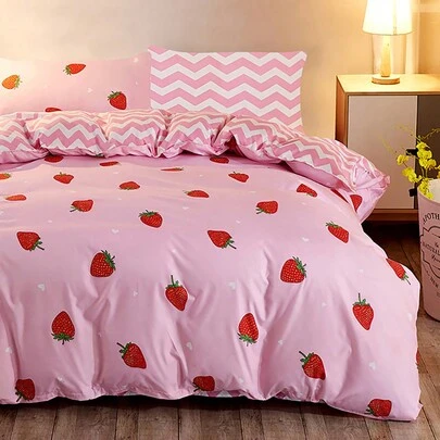 Juego de ropa de cama para niños de 3 piezas con estampado de fresa, que incluye edredón y fundas de almohada, de poliéster 100% reversible, color rosa, lindo y de moda, apropiado para todas las estaciones, de vuelta a la escuela