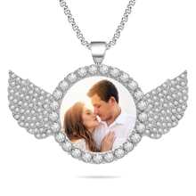 1 Peça Colar de Foto Personalizado, Colar Personalizado com Pingente Redondo de Foto de Lembranças com Asas de Anjo Colorido, Corrente de Pescoço de Liga Simples, Estilo Hip-Hop, Presente Comemorativo, para Namorada ou Namorado, para Pai e Mãe, Presentes do Dia dos Pais, Presente Perfeito para Família e Dia dos Namorados Lantejoulas Estilosas, Vintage, Contratadas, Simples, Unissex, Old Money, Casual, Moda Anos 2000, Personalizado Y2k, Personalizado, Presentes Únicos Ideais para Ele, Ela, Namorado, Namorada, Pai, Mãe, Família, Amigos, Avós, Filho, Filha, Animais de Estimação para Aniversários, para Uso Diário, para Baile de Formatura, para o Dia dos Pais, para o Dia das Mães, para o Dia dos Namorados, para a Formatura, para Casamentos