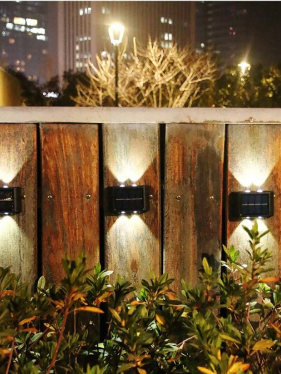 Luminária Solar De Parede 4 lED À Prova D'água Para Jardim Muro e Varanda Promoção - Preto - Visão 1