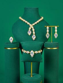 欧洲、美国、迪拜、沙特阿拉伯流行小水滴水钻白金奢华三角形 4 件套婚礼首饰套装，均码，包括项链、手链、耳环和戒指，适合日常佩戴以及赠送给女朋友。非常适合派对、宴会、正式活动、婚礼等。 - 四件套 - 查看 3