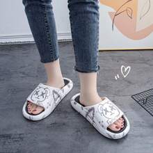 Pantuflas con estampado de flores de oso, pantuflas de fondo grueso con puntera abierta, de moda y cómodas con bonitos elementos de oso para mujer,Zapatillas de casa de moda para parejas, sandalias de playa antideslizantes casuales, zapatillas de playa para parejas, aptas para uso en interiores y exteriores - Negro - Ver 3