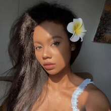 1 pieza Pinza para cabello con diseño bohemio de flor de plumeria para vacaciones en la playa y sesiones de fotos