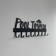 1入組附8掛鉤泳池毛巾架，戶外或浴室掛毛巾架，可用於掛浴袍、毛巾、衣物-完美的泳池區外標和裝飾(黑色) - 黑色 - 查看 4