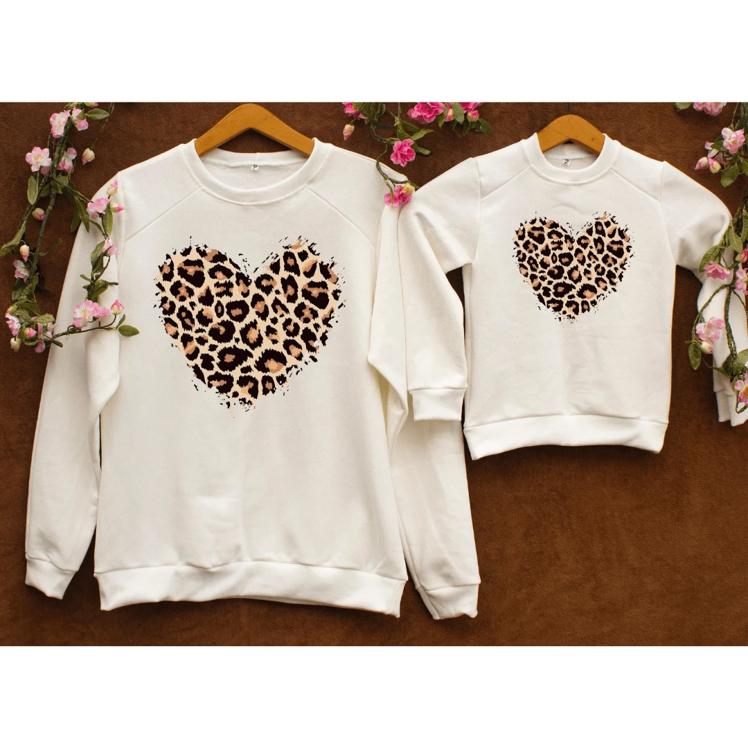 Blusa de Moletom Adulto ou Infantil - Tal Mãe Tal Filha - Coração Animal Print - Branco - Visão 1