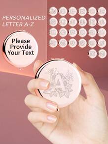 1入組定制個性化便攜式化妝鏡,折疊式輕薄不銹鋼和PU皮革,適用於各種年齡和場合。折疊式正方形口袋鏡具有精美細膩的設計圖案,融合了獨特的元素,如情侶、寵物、情人、姐妹、伴侶、朋友和親戚等。折疊式結構堅固耐用,能夠抵抗撞擊損壞,方便攜帶,隨時隨地使用。180度翻蓋讓它成為一個多功能的小鏡子,適用於日常使用、假期、生日、母親節和作為伴侶禮物。適用於旅遊、聚會、工作和學校等各種場合,適合各種年齡段。適合情侶、學生、教師、朋友、姐妹、女性和女孩、父親、母親、祖父、祖母、姑姑、侄女、最好的朋友 - 玫瑰金 - 查看 2