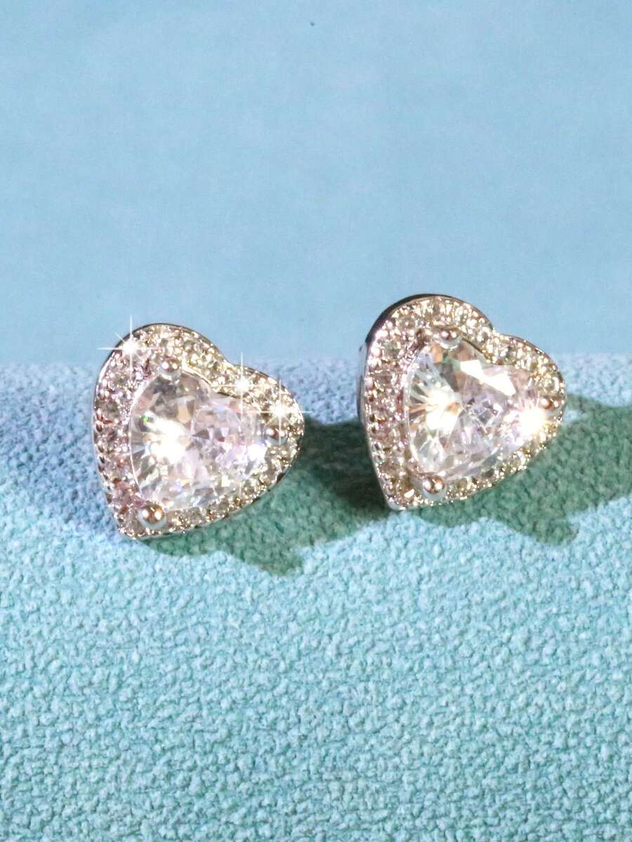 1 par de elegantes pendientes de botón con corazón de circonita cúbica microincrustada en blanco, adecuados para mujeres, se pueden usar para bodas, compromisos, aniversarios, fiestas, y una opción ideal para joyas de verano, joyas para mujeres, regalos para hermanas, regalos para mujeres, accesorios y vestidos de gala