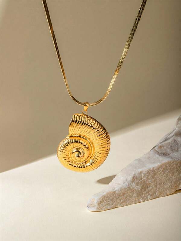 Uworld 1 Piece 18K Gold Plated 304 Stainless Steel Simple Design Sense Waterproof No Colour Loss Shell Conch Pendant Flat Snake Bone Chain Necklace Ladies Fashion Neck Jewelry Daily Wearing