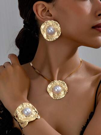 4pcs Large Fashionable Personalized Hammered Round Geometric Pendant Necklace, Earrings, Cuff Bangle Set For Women, All Occasions