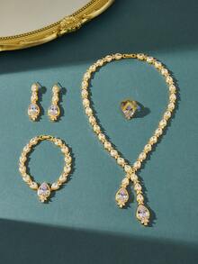 欧洲、美国、迪拜、沙特阿拉伯流行小水滴水钻白金奢华三角形 4 件套婚礼首饰套装，均码，包括项链、手链、耳环和戒指，适合日常佩戴以及赠送给女朋友。非常适合派对、宴会、正式活动、婚礼等。 - 四件套 - 查看 5