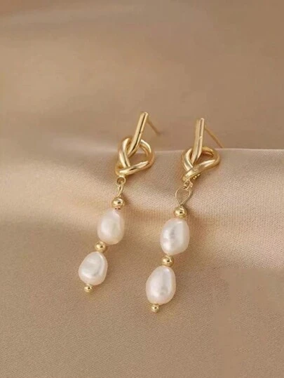 1 par knutna formade metall asymmetriska pärlhängande örhängen