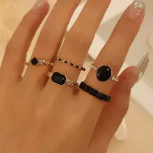 5er Set minimalistische goldene Ringe mit schwarzen Edelsteinen für Frauen
