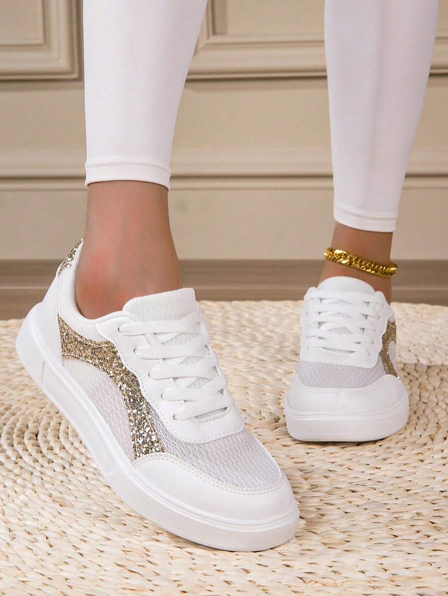 Baskets plates respirantes de style coréen pour femmes, légères et confortables, chaussures de planche polyvalentes à semelle souple et antidérapante, convenant aux activités de plein air, aux sports, aux voyages, à la marche et à la course, baskets blanches