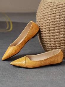 Damen karierte oliv-grüne Spitzschuh Slip-On Flache Schuhe mit Steintextur, saisonal tragbar in Navy Blau, Apricot, Schwarz - Gelb - Übersicht 5