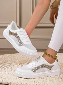Baskets plates respirantes de style coréen pour femmes, légères et confortables, chaussures de planche polyvalentes à semelle souple et antidérapante, convenant aux activités de plein air, aux sports, aux voyages, à la marche et à la course, baskets blanches