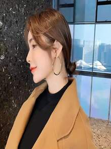 Minimalist Twist Hoop Earrings - Gold - View 3