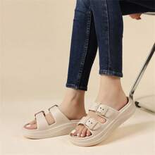 Pantuflas de moda talla grande para hombres y parejas, nuevos estilos de verano 2024 para uso en interiores, gruesas suelas antideslizantes de EVA para el hogar y exterior.