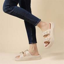 Pantuflas de moda talla grande para hombres y parejas, nuevos estilos de verano 2024 para uso en interiores, gruesas suelas antideslizantes de EVA para el hogar y exterior.