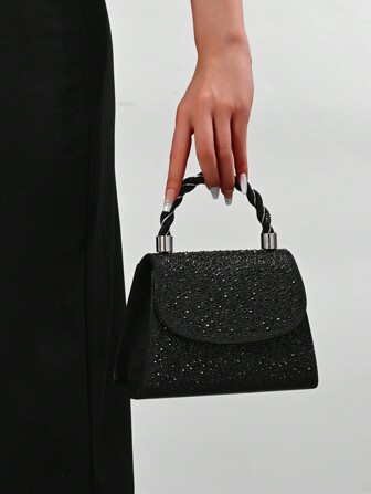 一个带翻盖的闪亮水钻镶嵌手拿包，适合晚会、婚礼、舞会、舞会和其他正式活动，派对包非常适合派对婚礼舞会晚宴/宴会搭配节日派对礼服晚礼服和亮片礼服，迷人的水钻包