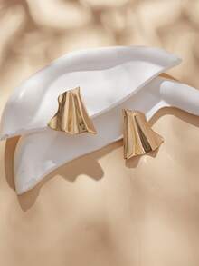 European And American Fashionable Asymmetrical Trapezoidal Pleated Gold Earrings, Simple And Versatile - Gold - View 4