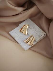 European And American Fashionable Asymmetrical Trapezoidal Pleated Gold Earrings, Simple And Versatile - Gold - View 6