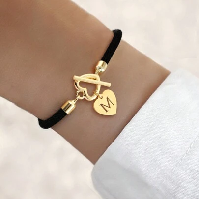 1件新款经典金色不锈钢心形镂空字母可调节绳手链，女士款