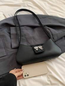 2024年新款潮流法式长棍包，质感优质，设计独特