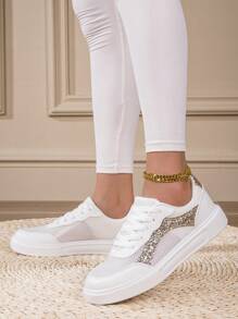 Baskets plates respirantes de style coréen pour femmes, légères et confortables, chaussures de planche polyvalentes à semelle souple et antidérapante, convenant aux activités de plein air, aux sports, aux voyages, à la marche et à la course, baskets blanches