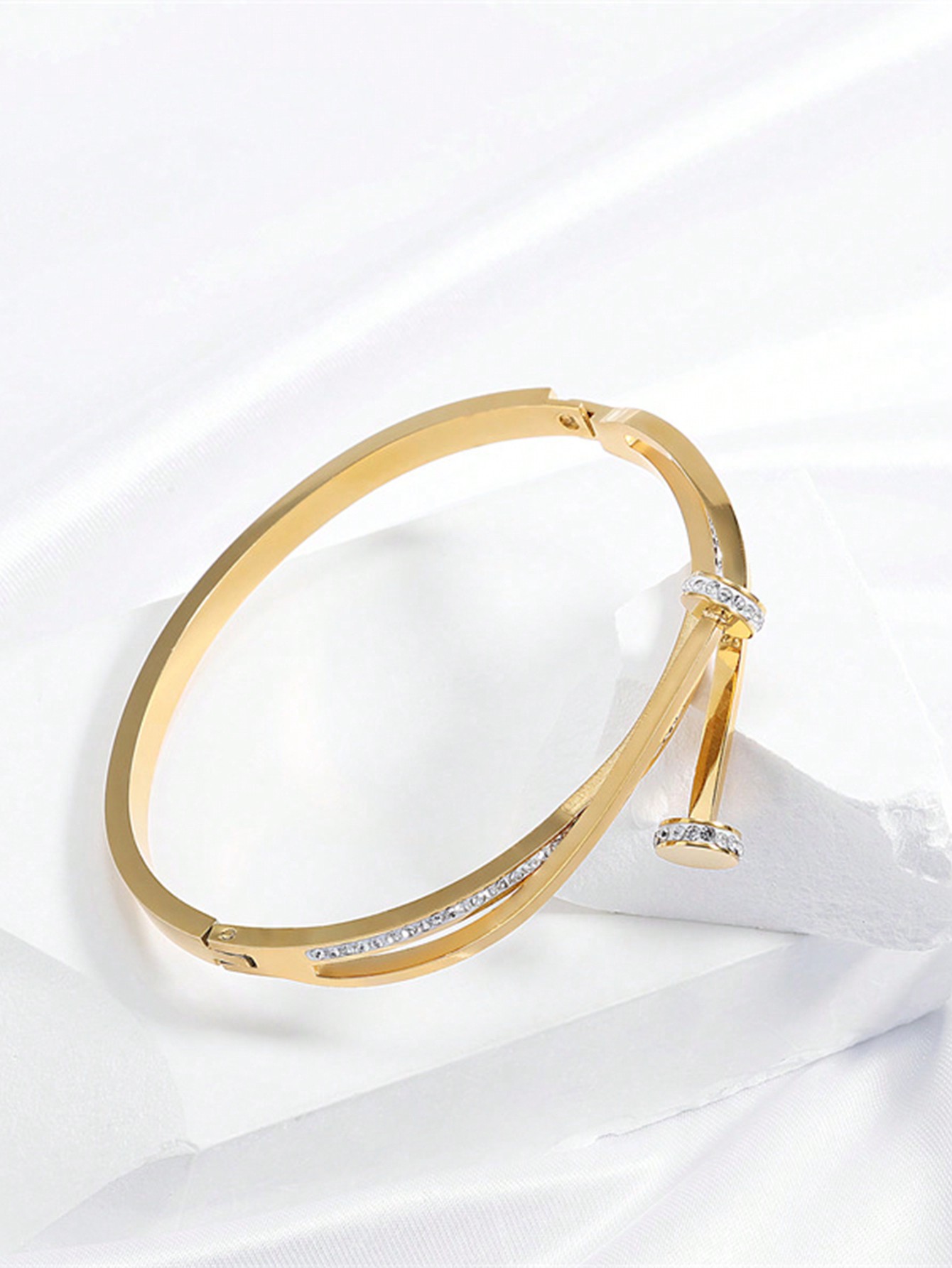 سوار سوار فرنسي فاخر ، فولاذي عصري مرصع بالراينستو...