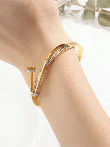 Ein französisch angehauchtes luxuriöses Nagelarmband, modisches, vielseitiges Edelstahlarmband mit Strasssteinen, geeignet für den täglichen Gebrauch