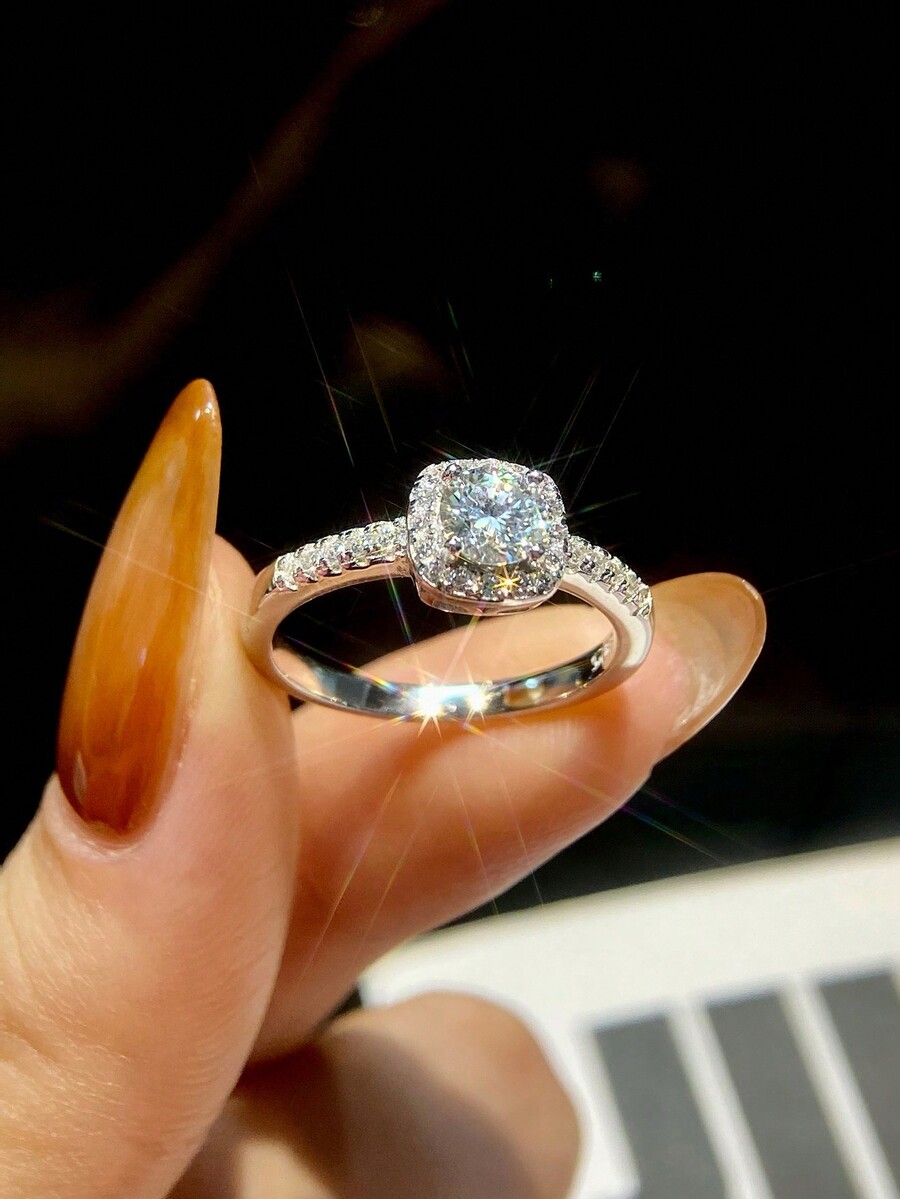 1pc 0.52 Carat 4 Claws Design Round DColor Moissanite Diamond