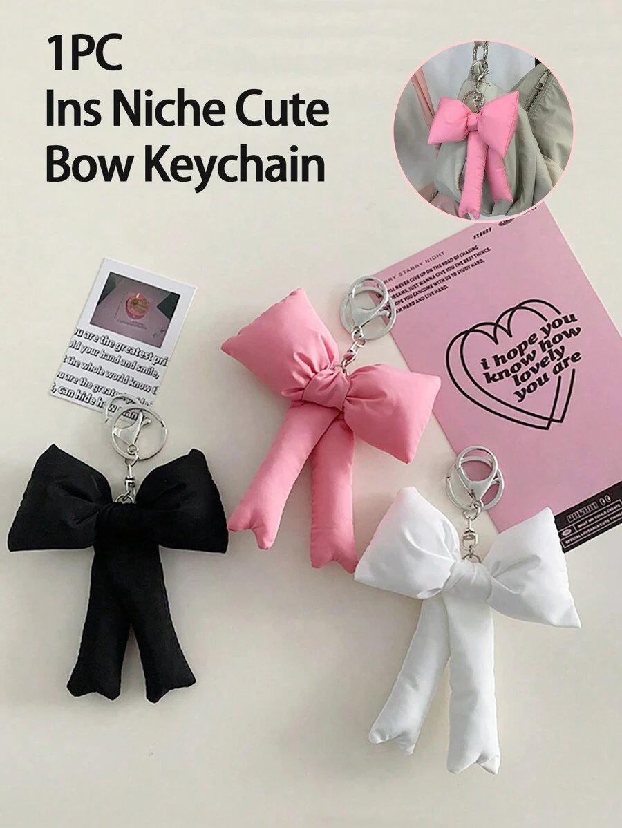 1PC Ins Niche Móc khóa nơ dễ thương, Mặt dây chuyền túi xách cao cấp, Trang trí ba lô hình trái tim cho bé gái, Nhẹ, Dễ mang theo, Dễ treo, Có thể dễ dàng treo trên chìa khóa xe, Túi xách, Ba lô, Ví và các vật dụng khác Hoàn hảo cho mọi dịp như Hẹn hò, Đám cưới, Mua sắm, Văn phòng, Xe hơi, Nhà cửa, v.v. Là một lựa chọn quà tặng lý tưởng Tặng cho bạn bè, Vợ, Gia đình, Bạn học, Quý cô và các cô gái vào ngày sinh nhật, Ngày lễ hoặc Tiệc tùng. Chiều dài của nơ là ngẫu nhiên, Ngày lễ tình nhân