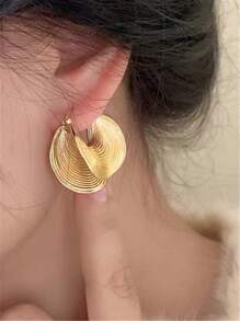 1 par - Pendientes de botón con patrón asimétrico metálico de estilo europeo para un procesamiento pesado, pendientes de moda para ir y venir, elegantes y exclusivos, accesorios versátiles