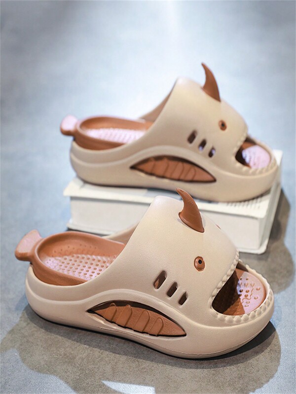 Zapatillas livianas y transpirables para parejas, sandalias de gran tamaño para hombres y mujeres para uso en exteriores y playa, pantuflas para uso en el hogar antideslizantes y resistentes al desgaste, con patrones aleatorios y asimétricos