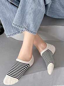 8 Pairs Random Design Women's Cute Butterfly, Striped, Polka Dot Breathable Low Vamp Invisible Boat Socks - Black and White - View 6