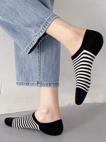 8 Pairs Random Design Women's Cute Butterfly, Striped, Polka Dot Breathable Low Vamp Invisible Boat Socks - Black and White - View 7