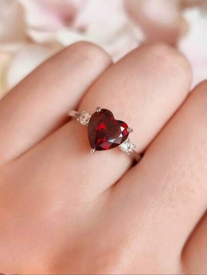 心形切割红色方晶锆石订婚戒指承诺戒指，一月诞生石礼物，情人节礼物情人节、妈妈、母亲、母亲节、礼物