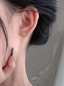 1 par de pendientes de rosca con trébol de la suerte de plata de ley 925 para mujeres, joyería de perforaciones en el cartílago del oído para San Valentín