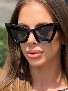 Grote Cat Eye-monturen, modieuze brillen, minimalistische Europese en Amerikaanse stijl, nieuw catwalkmodel voor vrouwen in 2024