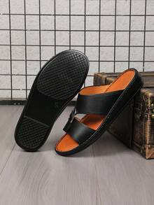 Męskie solidne kapcie z odkrytymi palcami, wygodne miękkie buty antypoślizgowe, modne codzienne kapcie na zewnątrz w stylu ręcznie robione skórzane kapcie