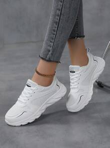 女士低帮网眼运动鞋，简约百搭，可搭配各种裤子；功能性户外休闲鞋，女性化的浅色工作鞋，打造优雅的办公室造型；时尚拼接设计的网球鞋；轻便减震的跑鞋，带来流畅灵活的跑步体验；透气灵活的羽毛球鞋，支持快速运动；健康的步行鞋，为您的积极生活方式增添力量