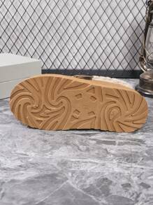 Stivali da neve in peluche più venduti, spessi, scarpe da pane slip-on, scarpe da esterno per studenti, suola antiscivolo morbida, stivali da neve alla moda e caldi